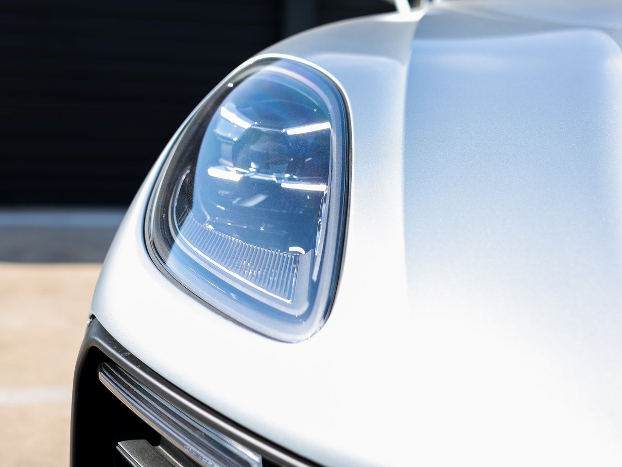 Certified 2026 Porsche Macan AWD/4WD image 13