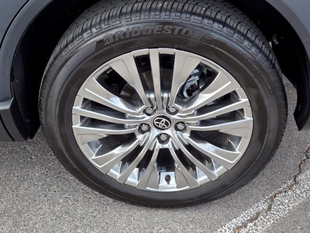 Used 2024 Toyota Venza Limited AWD/4WD image 12