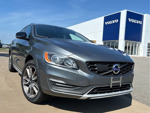Used 2018 Volvo V60 T5 Cross Country w/ Convenience Package AWD/4WD image 2