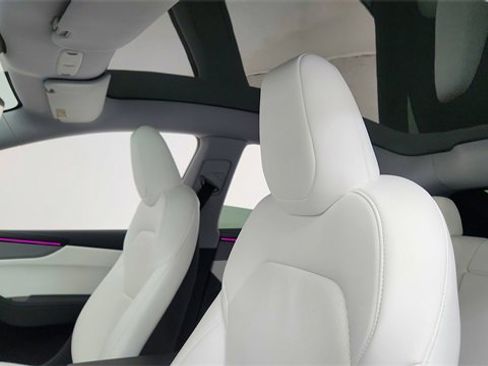 Used 2026 Tesla Model Y Long Range image 31