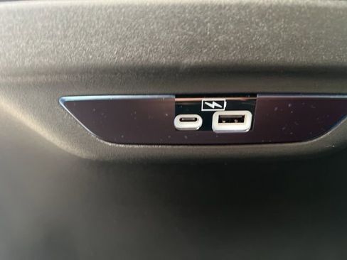 Used 2023 Chrysler Pacifica Limited w/ S Appearance Package AWD/4WD image 23