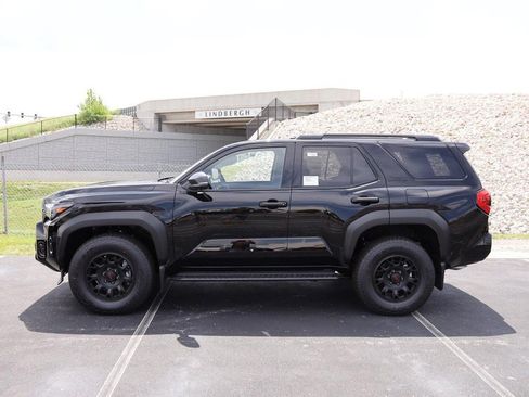 New 2026 Toyota 4Runner TRD Off-Road Premium AWD/4WD image 5