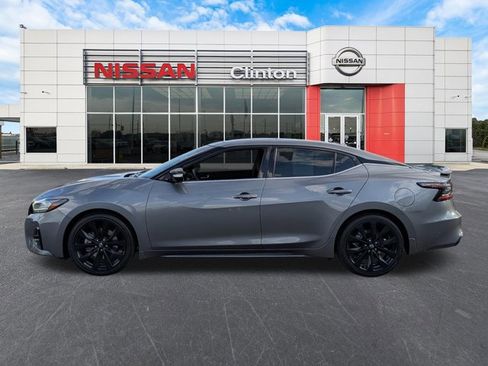 Certified 2023 Nissan Maxima SR w/ Sport Mat Group FWD image 6