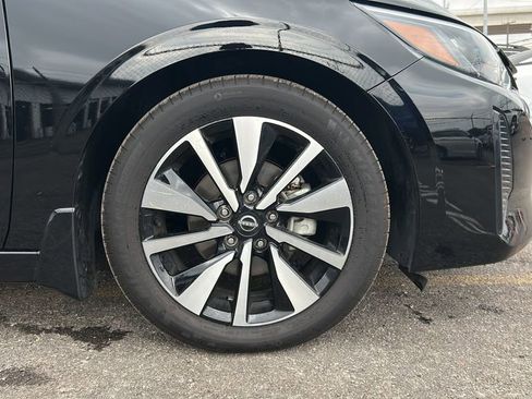 Used 2025 Nissan Sentra SV w/ SV Premium Package image 27