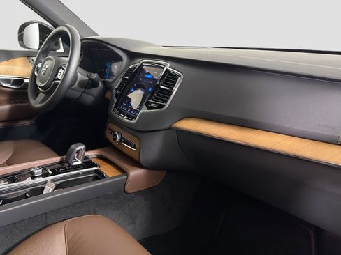 Used 2023 Volvo XC90 B6 Plus AWD/4WD image 30