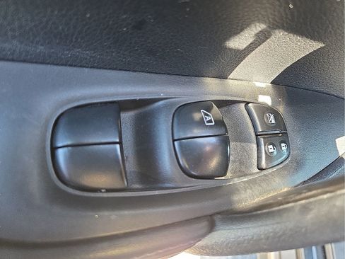 Used 2018 Nissan Rogue SV AWD/4WD image 15