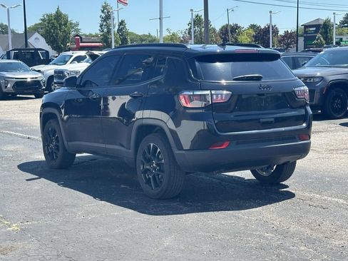 Used 2023 Jeep Compass Latitude AWD/4WD image 6