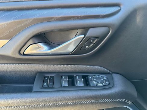 Used 2022 GMC Yukon Denali w/ Denali Premium Package image 17