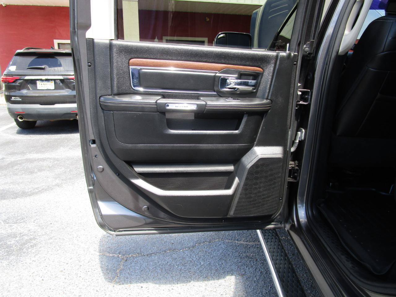 Used 2015 RAM 2500 Laramie w/ Convenience Group AWD/4WD image 22