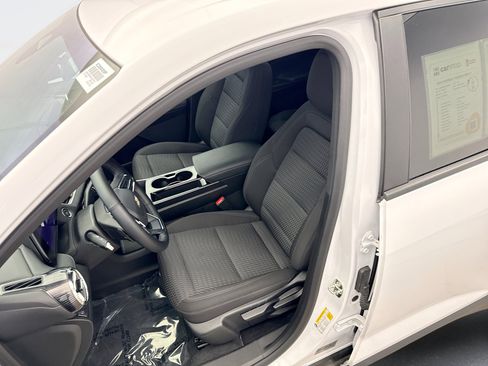 Used 2025 Chevrolet Equinox LT image 11