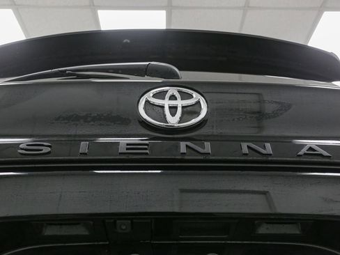 New 2026 Toyota Sienna XLE image 11