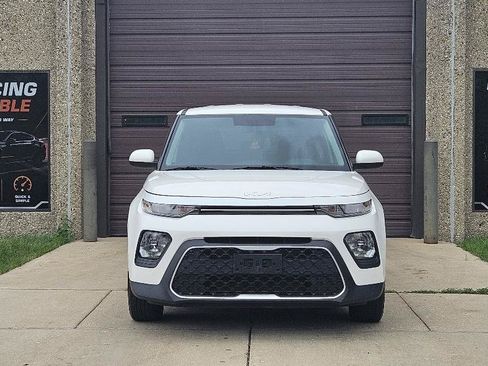 Used 2022 Kia Soul LX FWD image 2