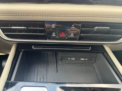Used 2025 Volkswagen Atlas SE FWD image 21