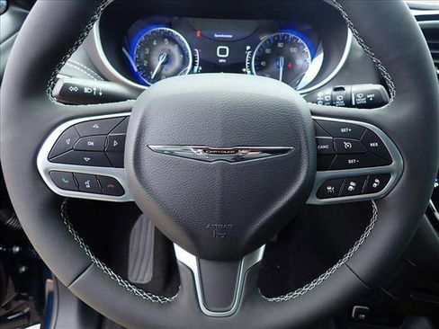 New 2025 Chrysler Pacifica Select image 16