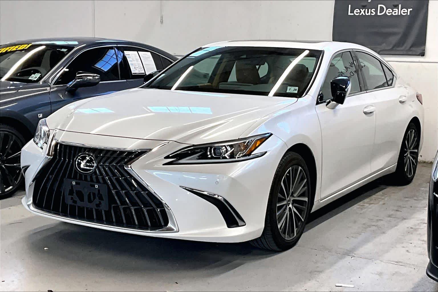 Used 2023 Lexus ES 350 w/ Premium Package FWD image 3