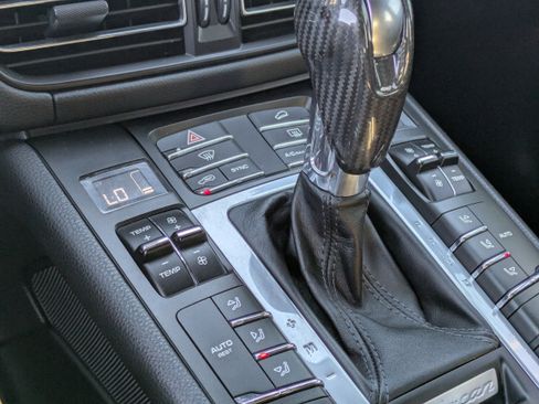 Used 2020 Porsche Macan image 31