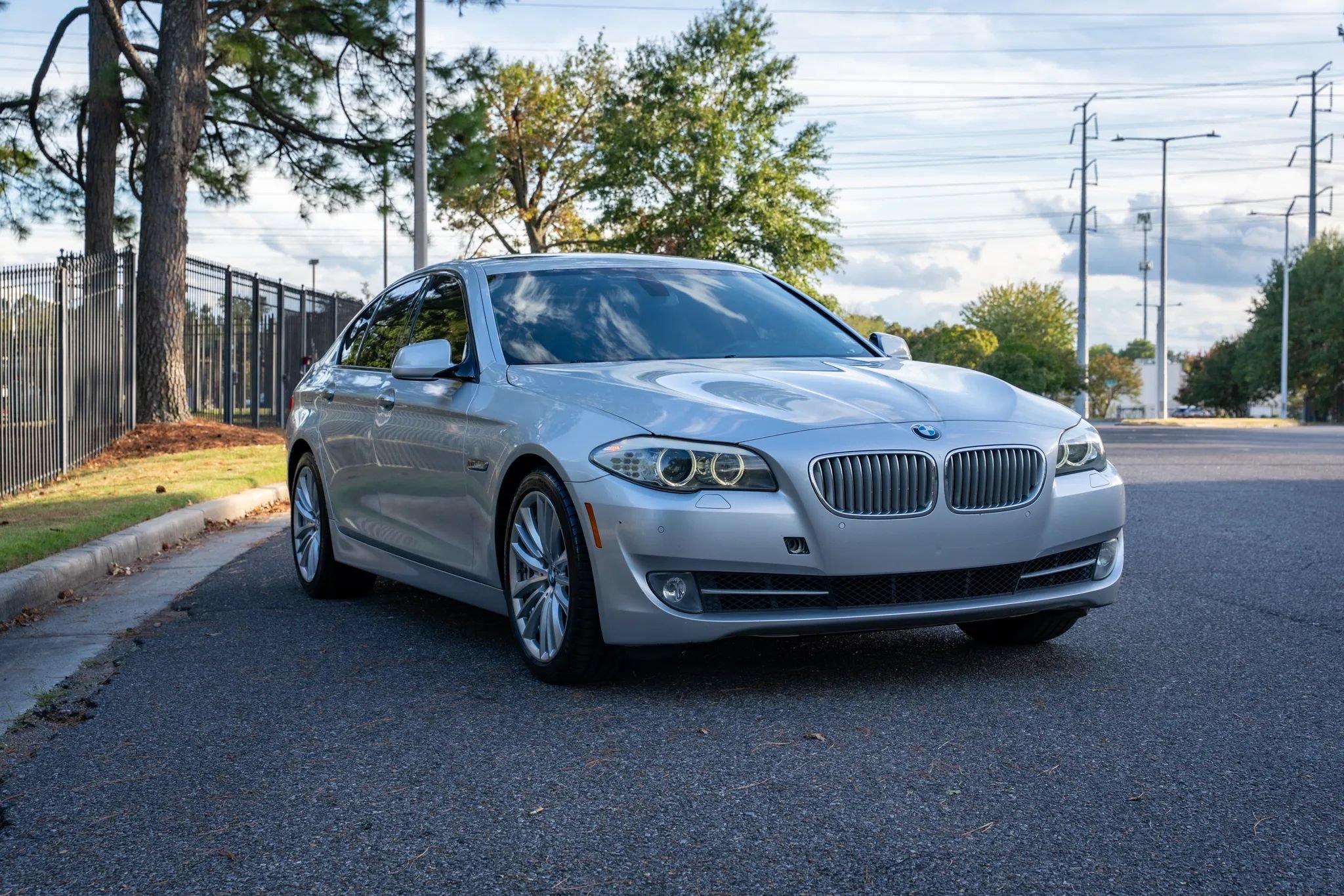 Used 2011 BMW 550i Sedan RWD image 3