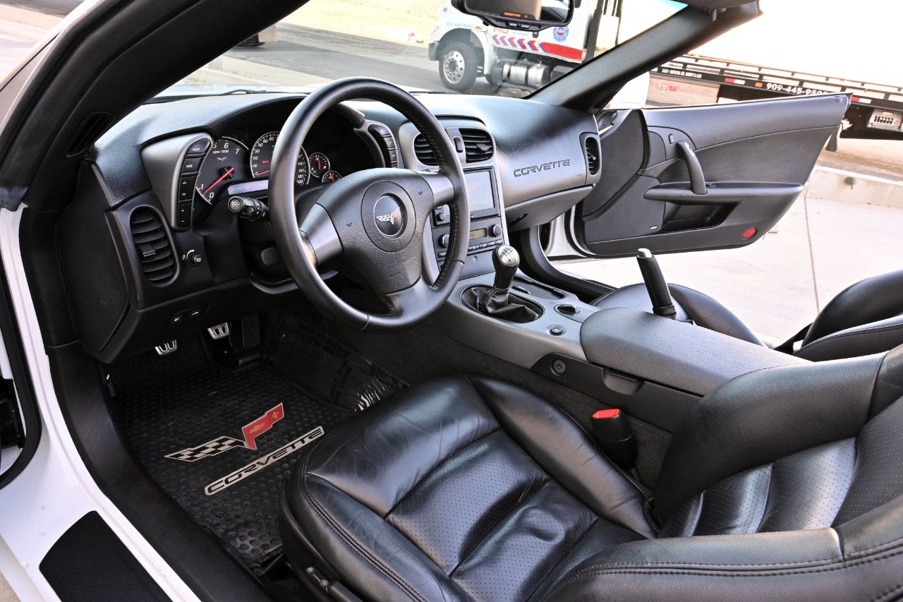 Used 2006 Chevrolet Corvette Convertible w/ Preferred Equipment Group RWD image 17