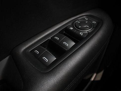 Used 2018 Cadillac XT5 Luxury w/ Driver Awareness Package FWD image 9
