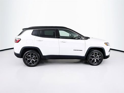 Used 2025 Jeep Compass Limited AWD/4WD image 8