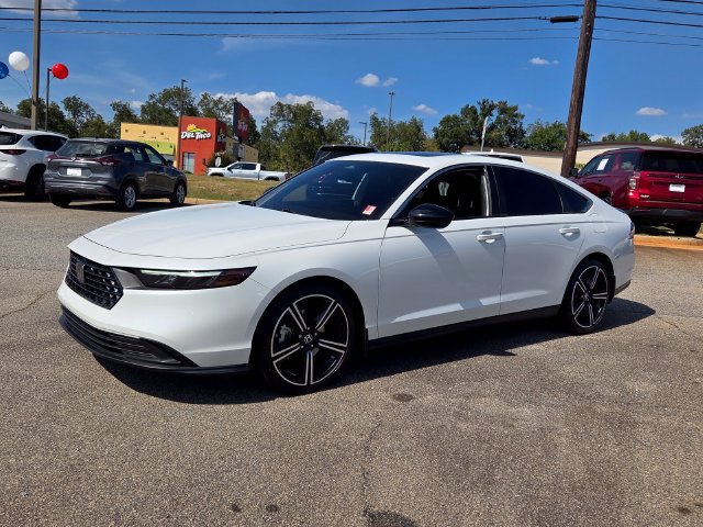 Used 2025 Honda Accord Sport image 3
