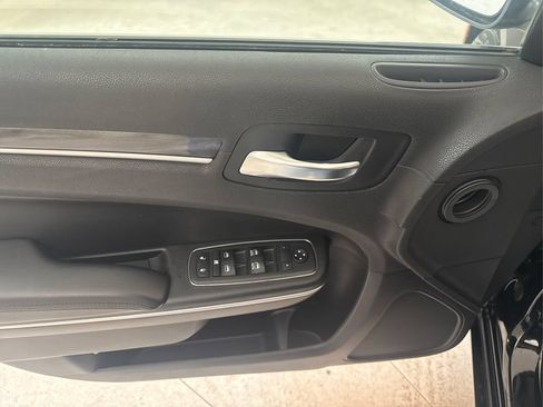 Used 2018 Chrysler 300 Touring RWD image 30