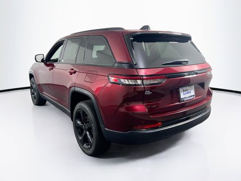 Used 2023 Jeep Grand Cherokee Altitude image 7