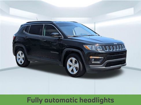 Used 2019 Jeep Compass Latitude FWD image 10