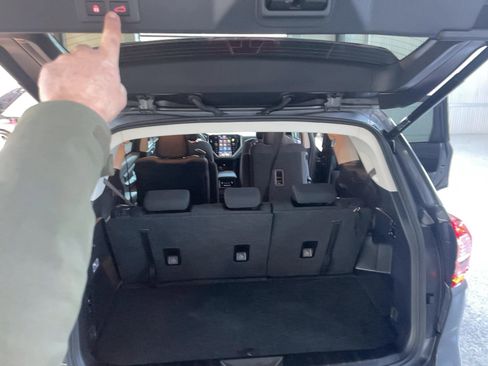 Used 2024 Subaru Ascent Premium w/ Convenience Package image 22