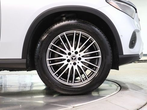 Used 2025 Mercedes-Benz GLC 300 4MATIC image 15