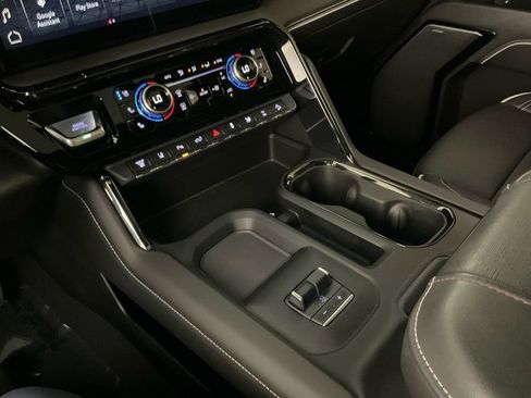 Used 2024 GMC Sierra 2500 AT4X image 18