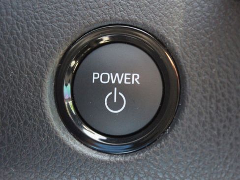 Used 2025 Toyota Camry XLE FWD image 9