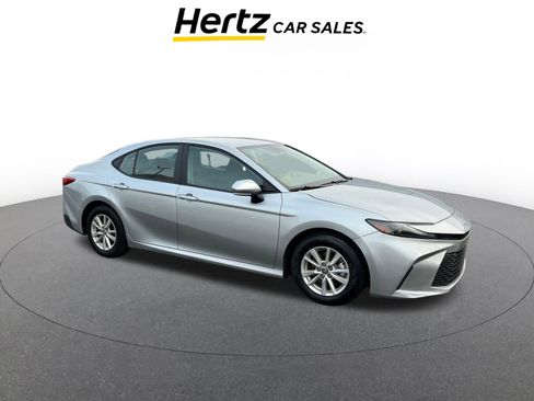 Used 2025 Toyota Camry LE image 1
