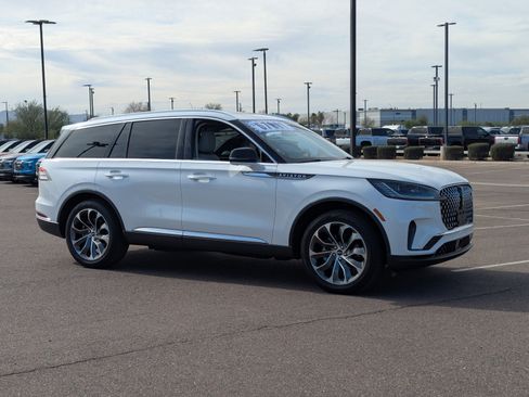 Used 2025 Lincoln Aviator Reserve w/ Illumination Package image 7