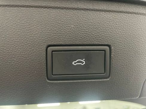 Certified 2021 Volkswagen Atlas Cross Sport SEL AWD/4WD image 9