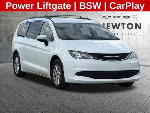 Used 2020 Chrysler Voyager Lxi w/ Cold Weather Group FWD image 1
