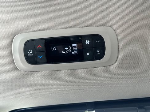 Used 2022 Chrysler Pacifica Touring-L FWD image 31