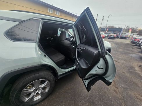 Used 2022 Toyota RAV4 XLE image 17