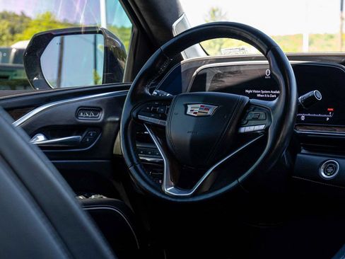 Used 2022 Cadillac Escalade Sport Platinum w/ LPO, ONYX Package AWD/4WD image 23