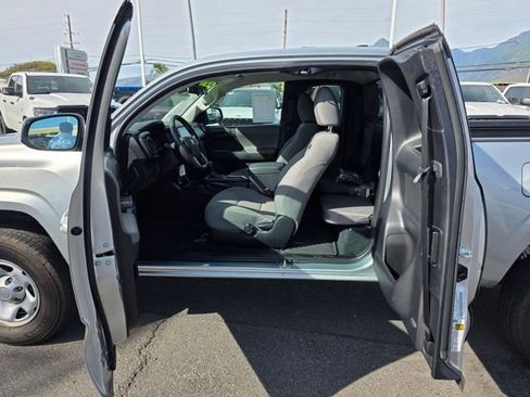 Used 2023 Toyota Tacoma SR image 9