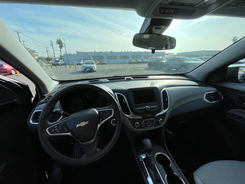 Used 2022 Chevrolet Equinox LS image 33