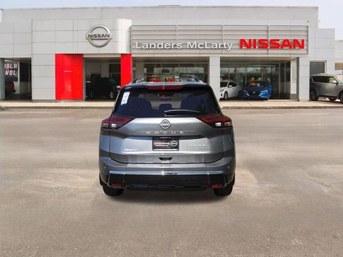 New 2026 Nissan Rogue Platinum w/ Tech Package AWD/4WD image 4