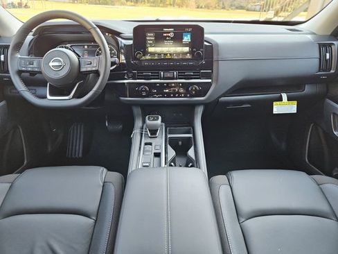 New 2025 Nissan Pathfinder SL w/ Black Appearance Package image 14