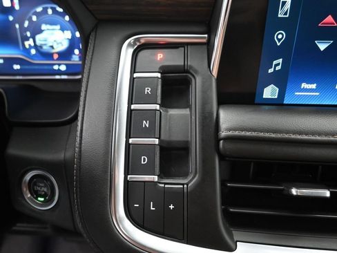Used 2022 Chevrolet Suburban High Country AWD/4WD image 22