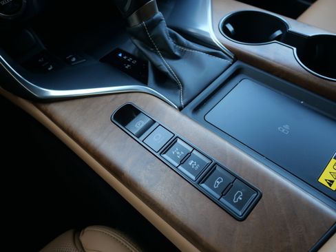 Certified 2025 Lexus LX 600 4WD w/ Luxury Package image 22