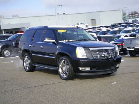 Used 2012 Cadillac Escalade Luxury image 3