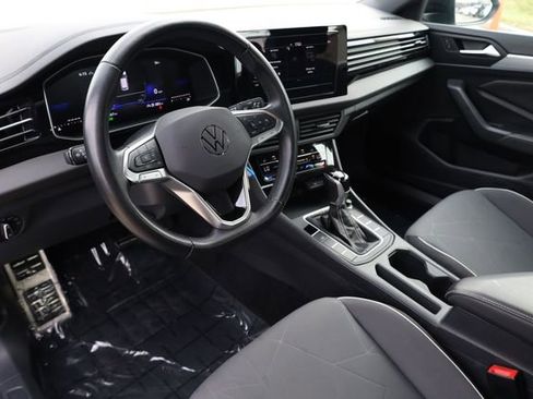Used 2025 Volkswagen Jetta Sport image 10