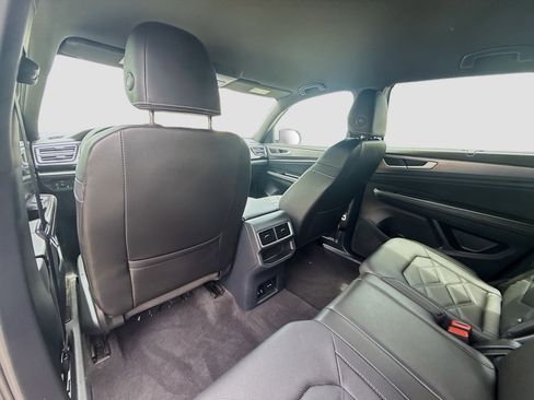 Certified 2024 Volkswagen Atlas Cross Sport SE FWD image 24