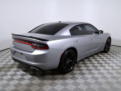 Used 2018 Dodge Charger SXT w/ Blacktop Package RWD image 7