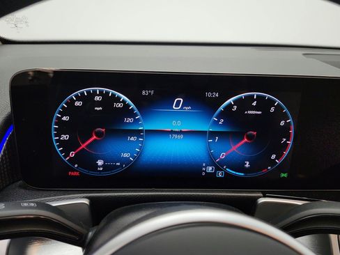 Used 2022 Mercedes-Benz GLB 250 4MATIC image 11